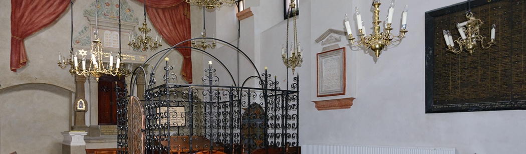 Jewish tours to the Remuh Synagogue in Krakow